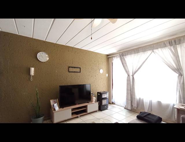 2 BEDROOM TOWNHOUSE FOR SALE IN UNION